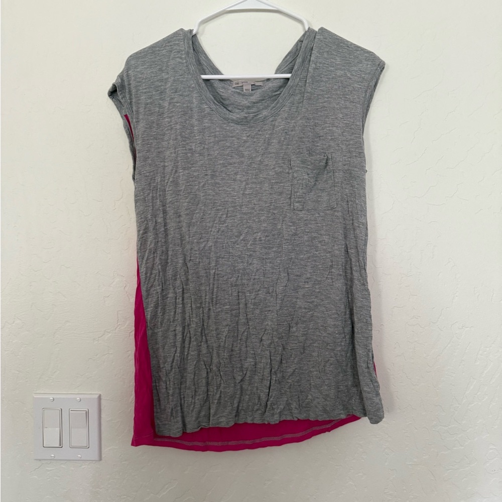 Gray and Pink Women's s/s Top by Gap